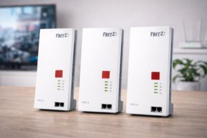 Drie AVM FRITZ! mesh wifi-repeaters met Wi-Fi 6 in een moderne woonomgeving