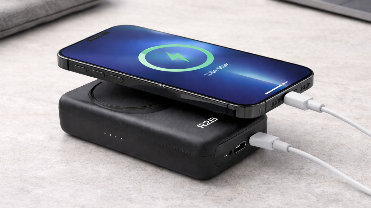 R2B MagSafe powerbank 10000 mAh met smartphone die draadloos wordt opgeladen